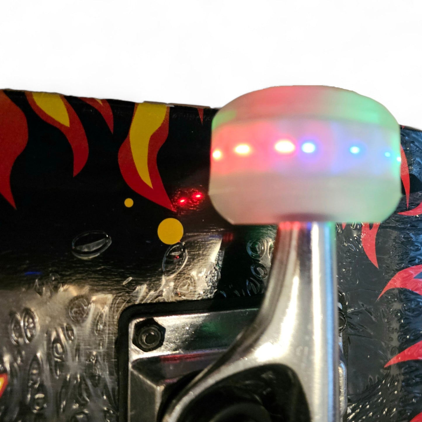 Unibest Skateboard 80x20cm Ahornholz Design rote Flammen mit LED